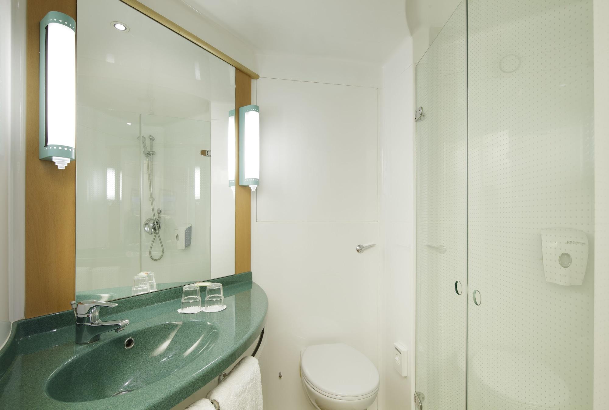 Ibis Barcelona Santa Coloma Hotel 2*